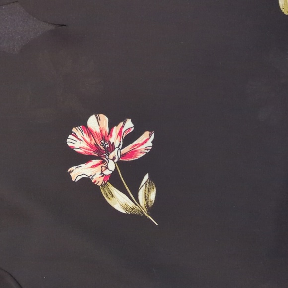 Nine Britton scalloped neckline blouse - Picture 3 of 3